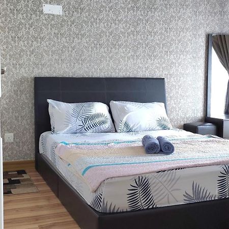 Dperdana -Dinies Pool,Wifi, Centre Of Kota Bharu, 4-5 Pax Apartamento Exterior foto