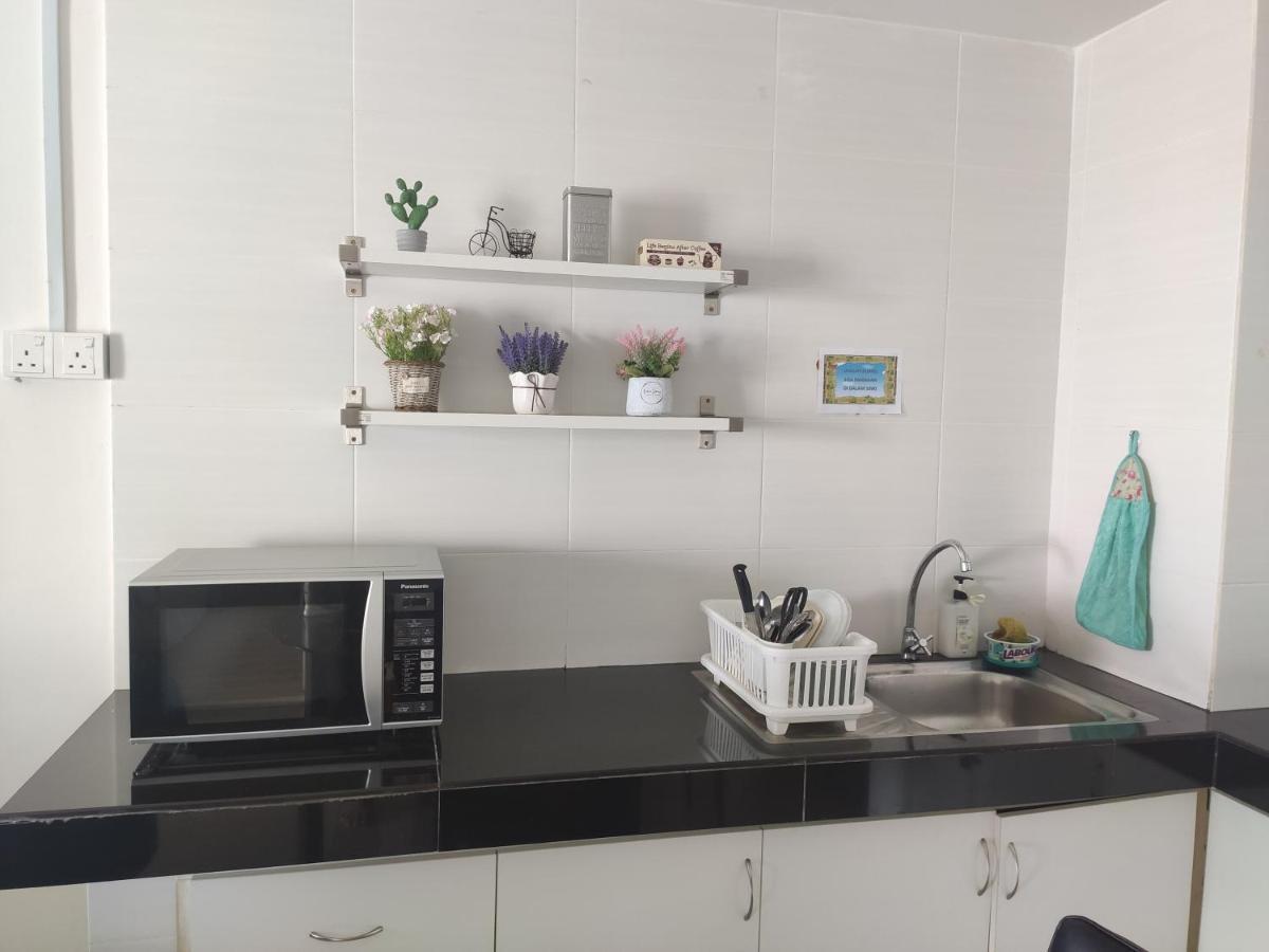 Dperdana -Dinies Pool,Wifi, Centre Of Kota Bharu, 4-5 Pax Apartamento Exterior foto