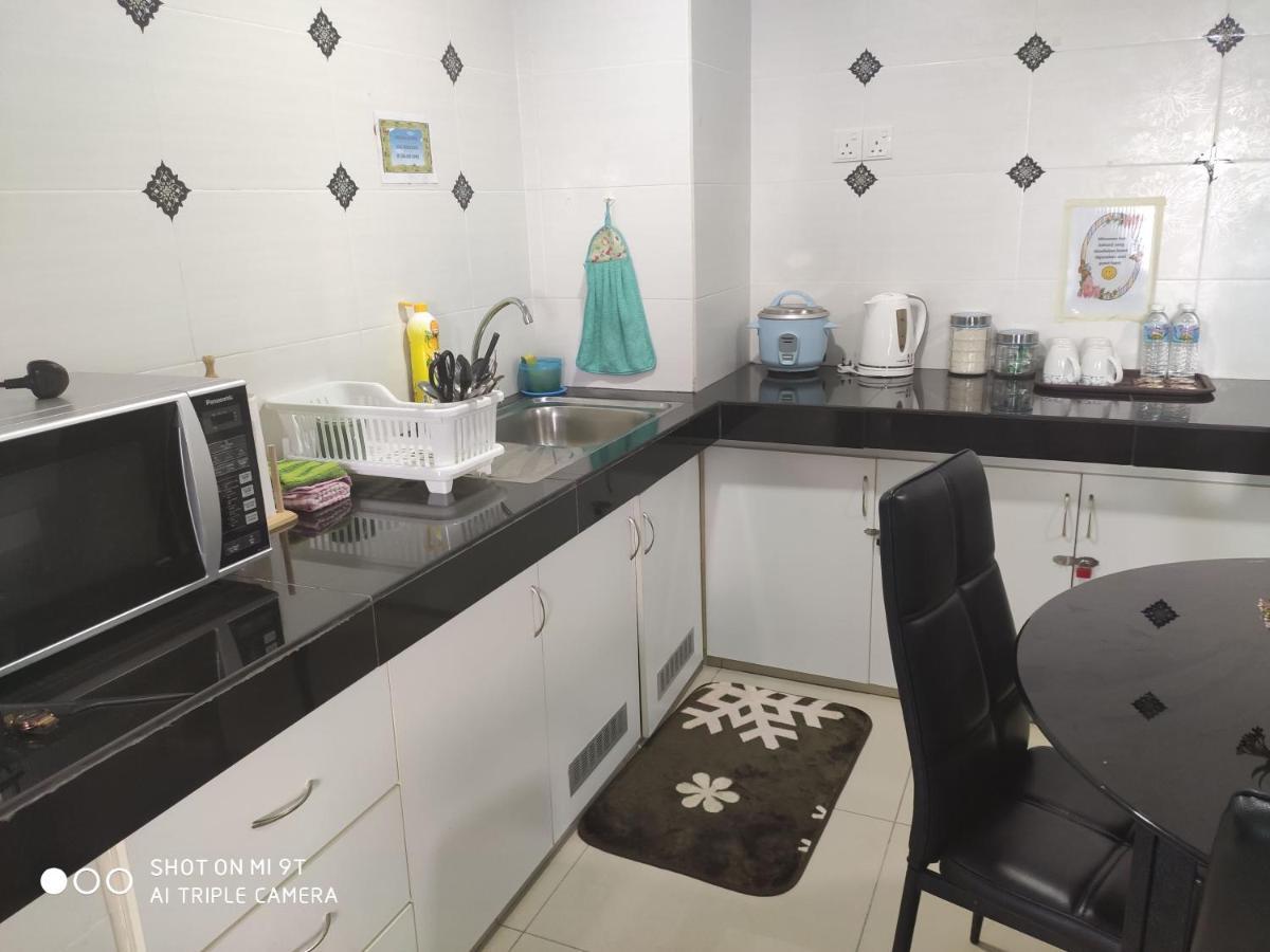 Dperdana -Dinies Pool,Wifi, Centre Of Kota Bharu, 4-5 Pax Apartamento Exterior foto