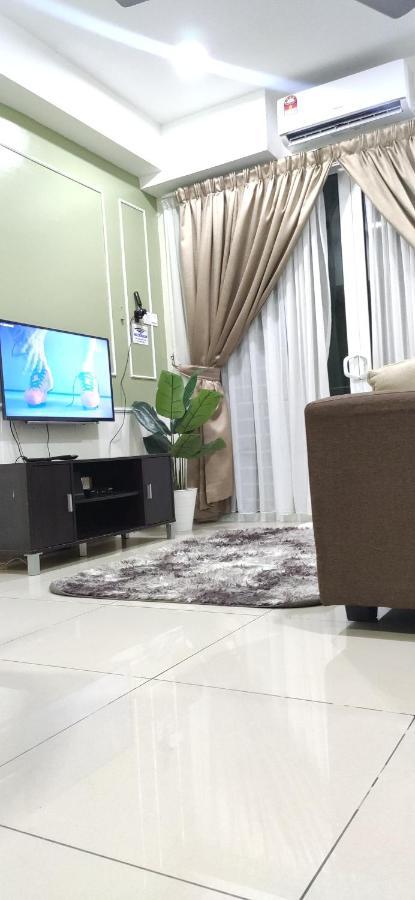 Dperdana -Dinies Pool,Wifi, Centre Of Kota Bharu, 4-5 Pax Apartamento Exterior foto