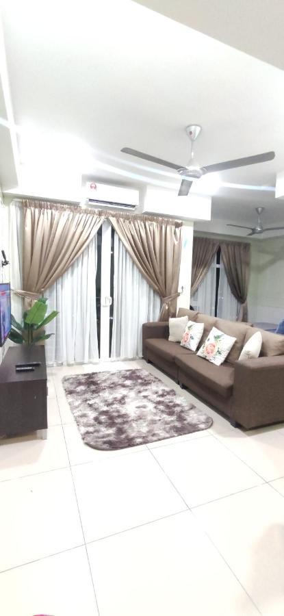 Dperdana -Dinies Pool,Wifi, Centre Of Kota Bharu, 4-5 Pax Apartamento Exterior foto