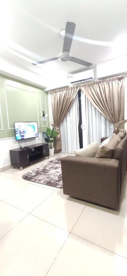 Dperdana -Dinies Pool,Wifi, Centre Of Kota Bharu, 4-5 Pax Apartamento Exterior foto