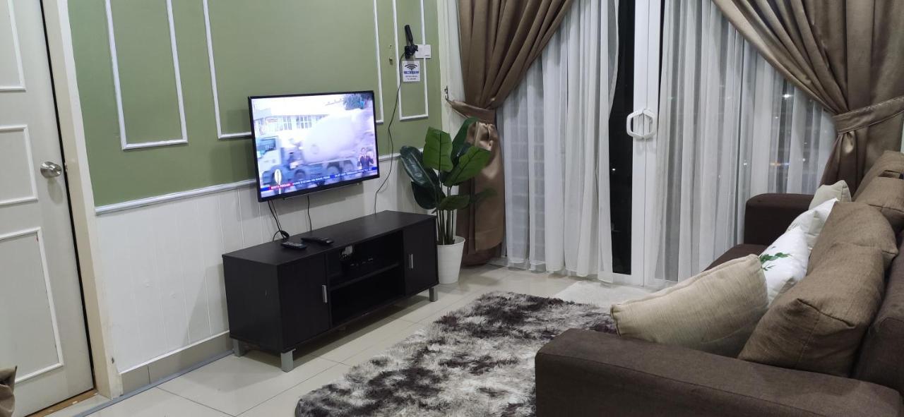 Dperdana -Dinies Pool,Wifi, Centre Of Kota Bharu, 4-5 Pax Apartamento Exterior foto