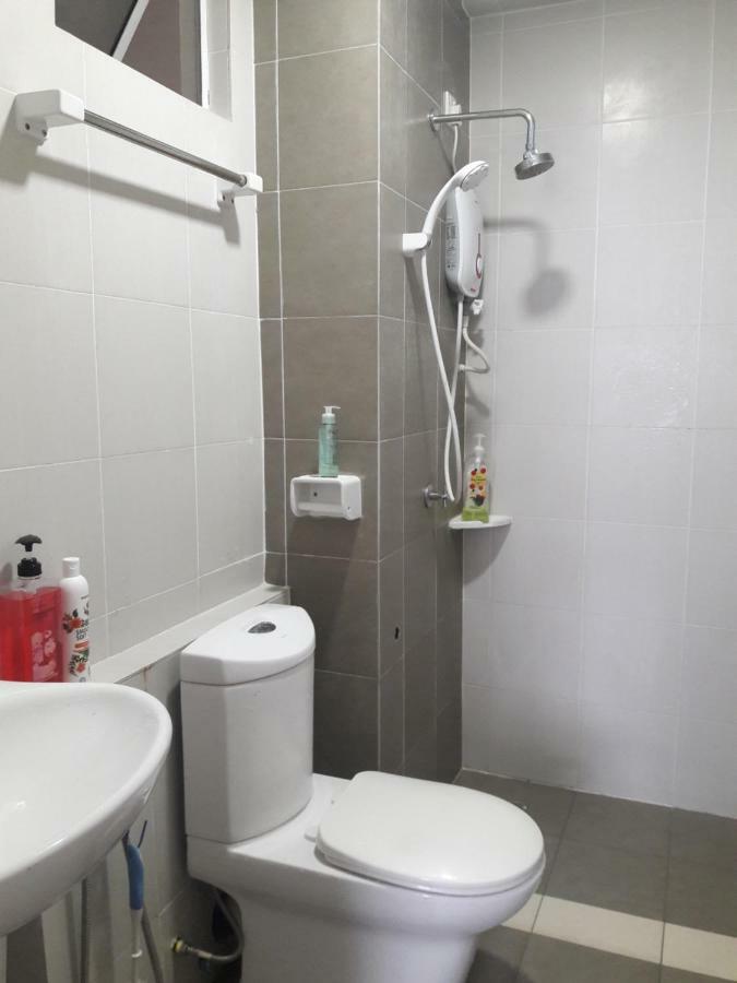 Dperdana -Dinies Pool,Wifi, Centre Of Kota Bharu, 4-5 Pax Apartamento Exterior foto