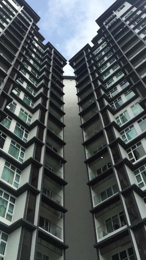 Dperdana -Dinies Pool,Wifi, Centre Of Kota Bharu, 4-5 Pax Apartamento Exterior foto