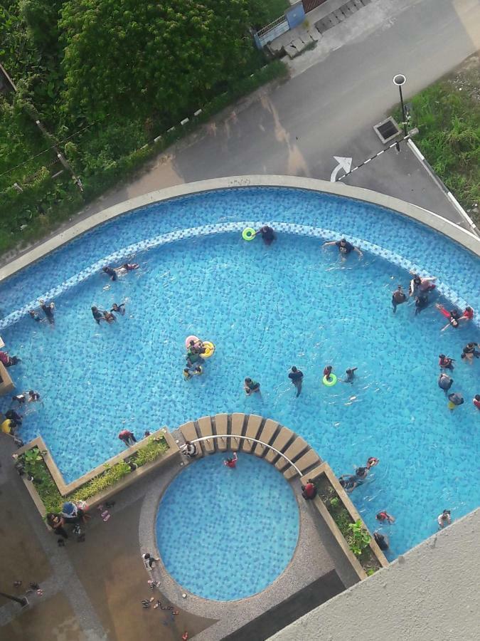 Dperdana -Dinies Pool,Wifi, Centre Of Kota Bharu, 4-5 Pax Apartamento Exterior foto